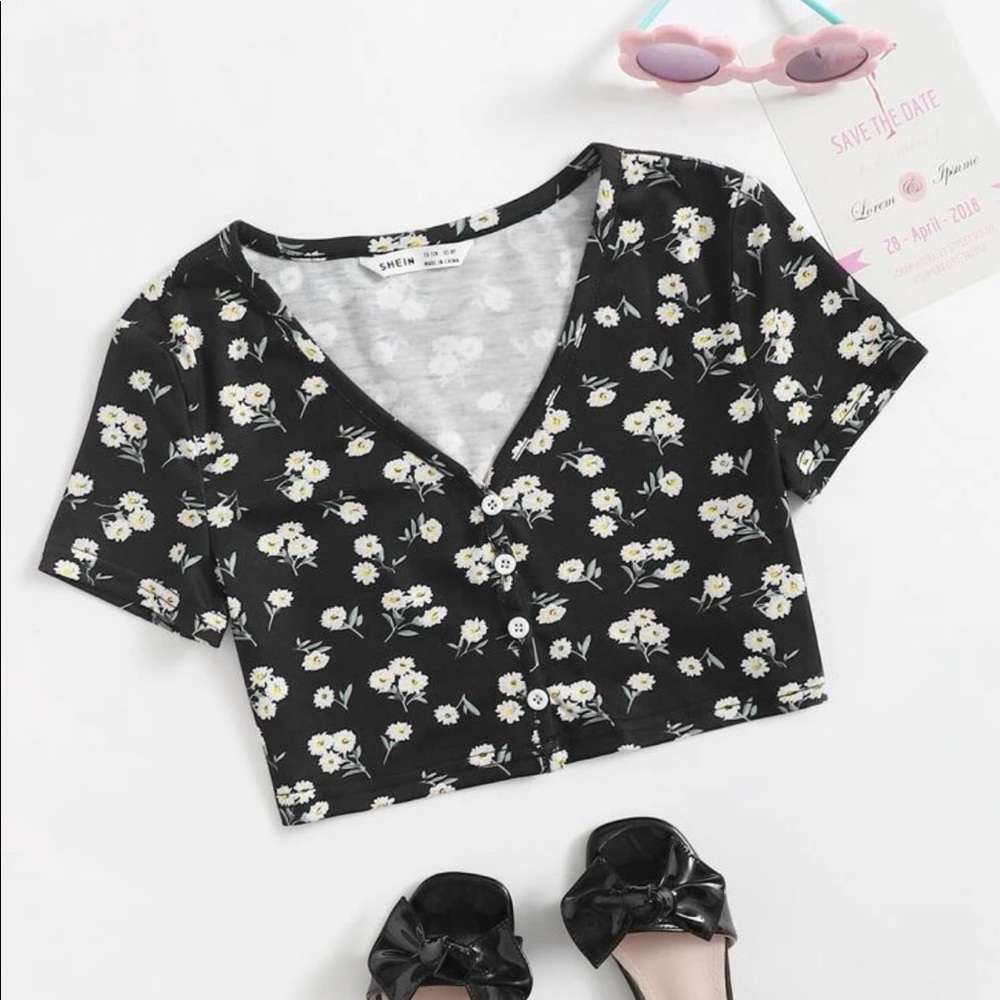 SHEIN Girls Buttoned Front Daisy Floral Top